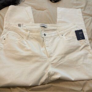 Crown & Ivy White high rise skinny crop 16 W